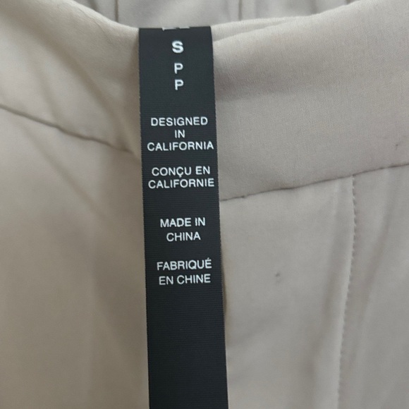 NEW NWT Vuori Villa Trouser in Mushroom Small - Short Travel, Work MSRP $118 - Picture 9 of 10